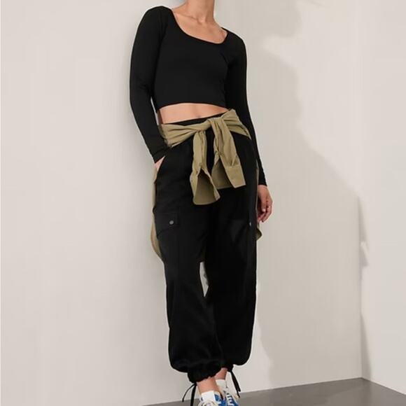 Athleta celestial utility cargo jogger pants high rise black Women's size Medium - Picture 1 of 7